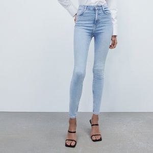 ZARA High rise sculpt jeans ankle length/ Size 2